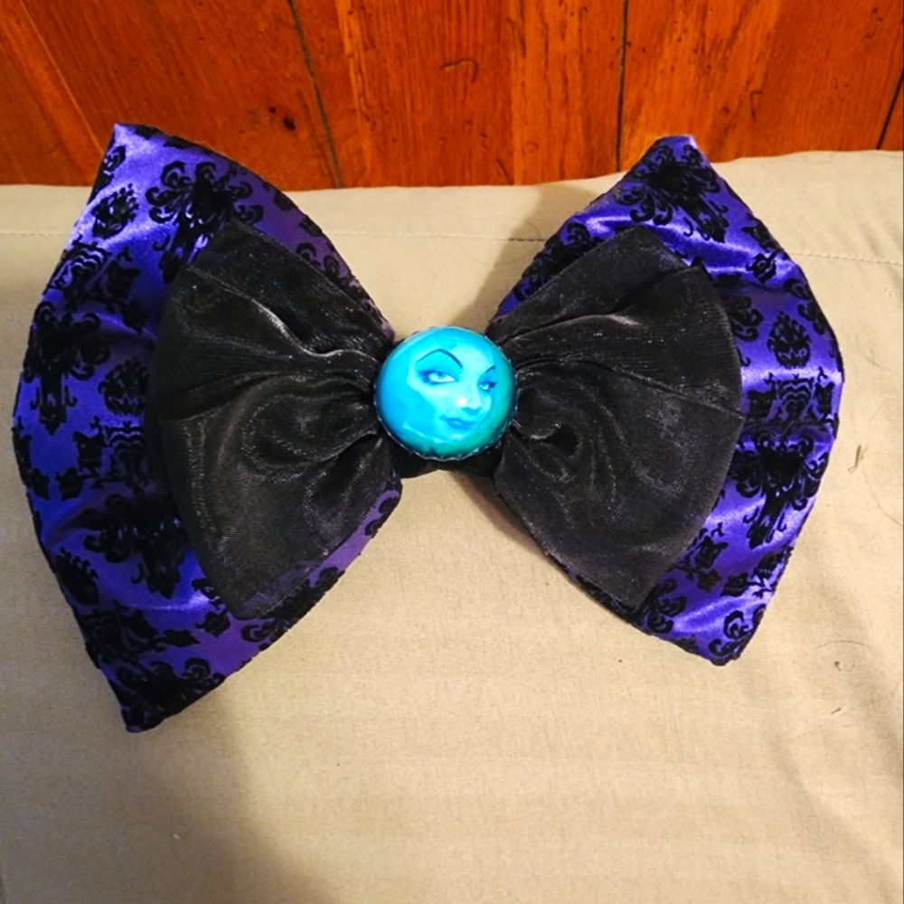 New Disney Haunted Mansion Bow Tie never used